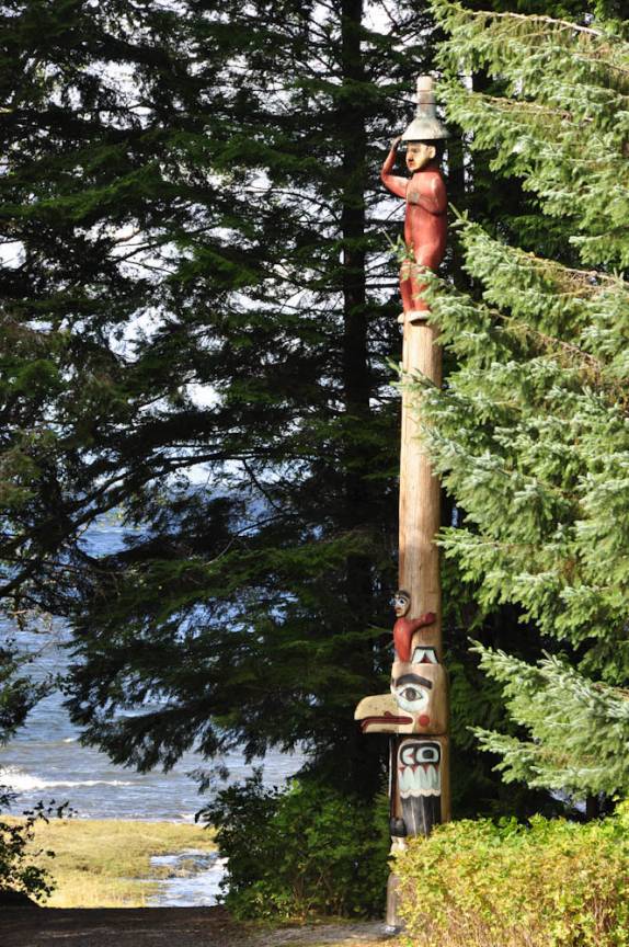 Exposição de totens Tinglits e Haidas, em parque de Ketchikan, no sudeste do Alaska